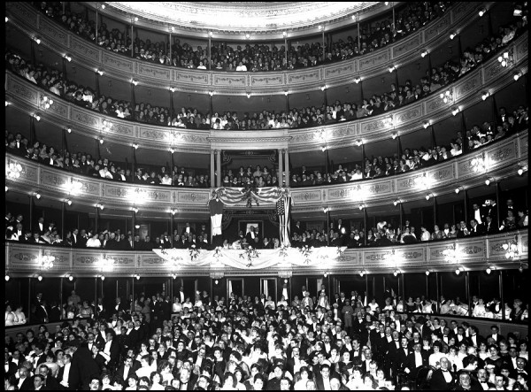 El teatro de toda la vida. 160 años del Solís