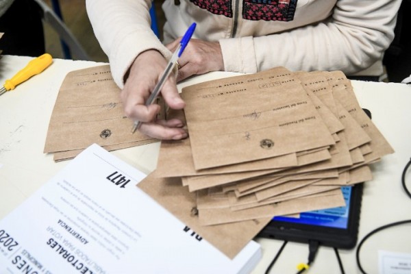 Día de elecciones en Uruguay. || Javier Calvelo / adhocFOTOS