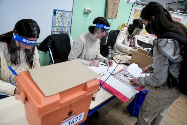 Día de elecciones en Uruguay. || Javier Calvelo / adhocFOTOS