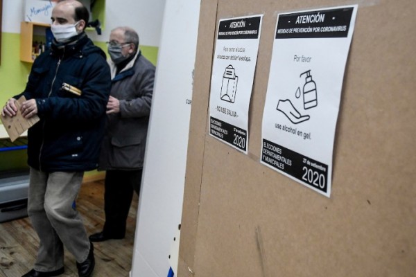 Día de elecciones en Uruguay. || Javier Calvelo / adhocFOTOS