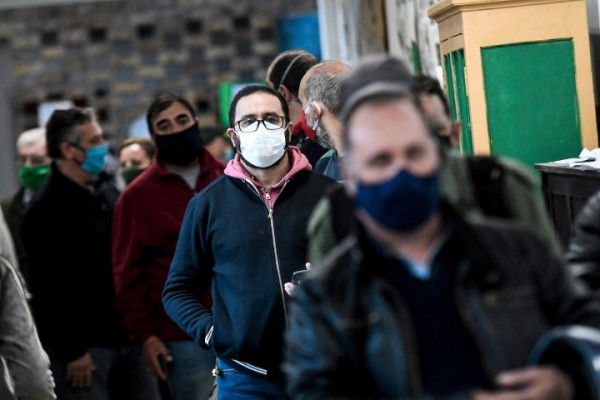 Día de elecciones en Uruguay. || Javier Calvelo / adhocFOTOS