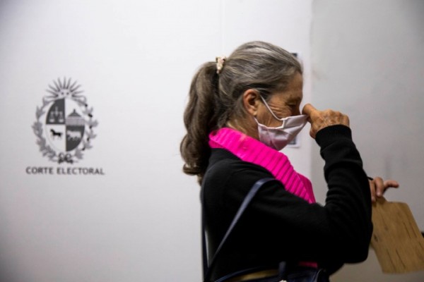 Día de elecciones en Uruguay. || Javier Calvelo / adhocFOTOS