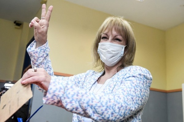 La votación de Carolina Cosse || Javier Calvelo / adhocFOTOS