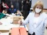 La votación de Carolina Cosse || Javier Calvelo / adhocFOTOS