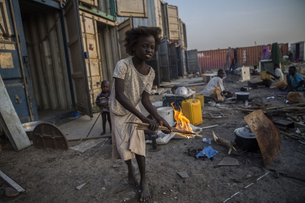 Las personas desplazadas se quedan en campos viviendo en malas condiciones de vida, Sudán del Sur. Noviembre  2015 || Anna Surinyach