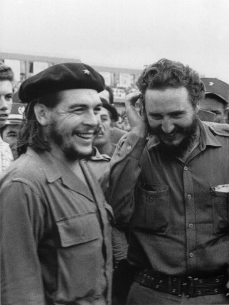 Fidel y el Che, dos símbolos de la revolución en América Latina. || AFP