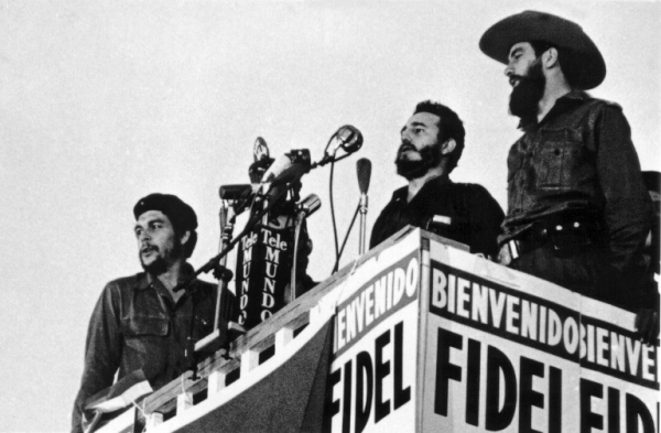 Con el Che Guevara y Camilo Cienfuegos || AFP