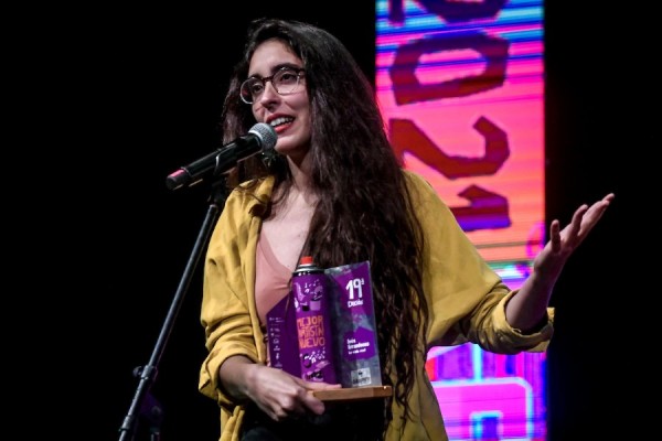 Inés Errandonea fue premiada como la mejor artista nueva. || Javier Calvelo/ adhocFOTOS