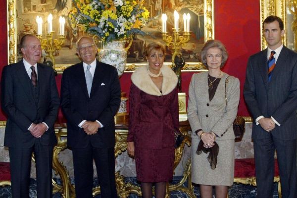 Durante una reunión con la Familia Real española en 2004. || PIERRE-PHILIPPE MARCOU / AFP