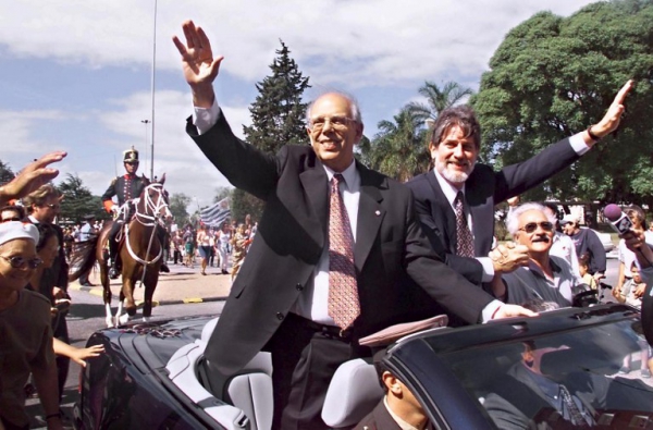 Batlle y su vicepresidente, Luis Hierro López, el 1 de marzo de 2000 || DANIEL STAPFF / AFP