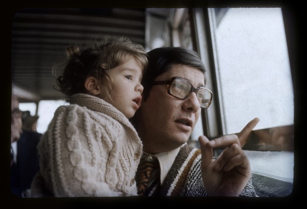 erena Zitarrosa y su padre, Alfredo. Delta del Tigre, Buenos Aires. Año 1976. || Nancy Marino - Archivo Zitarrosa