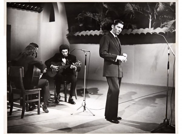 Alfredo Zitarrosa. Programa “Superjueves musical” del Canal 8 VTV de Caracas, Venezuela. 16 de octubre de 1975. || Autor: S.d - Archivo Zitarrosa