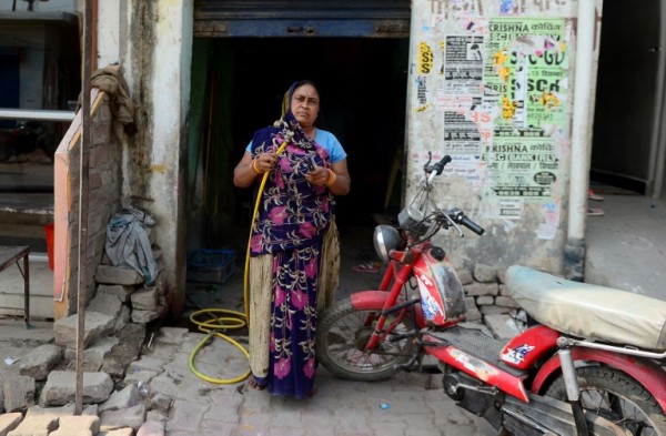INDIA - Rajpati Devi, mecánica de motos || AFP