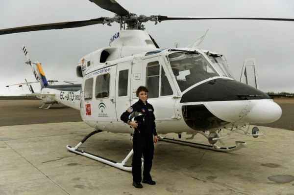 ESPAÑA - Carla Rozalen, piloto de helicóptero || AFP