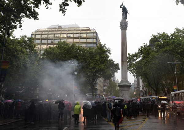 La marcha en Plaza Cagancha de Montevideo (MIGUEL ROJO / AFP)