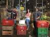 El proyecto Red de Alimentos Compartidos (Redalco) trabaja tres veces por semana en el Mercado Modelo (MM) y recupera frutas y hortalizas en óptimas condiciones, para distribuirla entre poblaciones vulnerables. || Nicolás Kronfeld