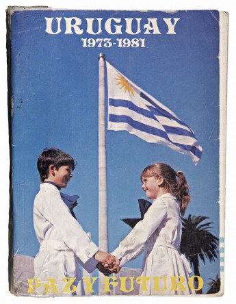 Plaza de la Bandera, Montevideo. Año 1978 (aprox.). Portada del libro Uruguay. 1973-1981. Paz y Futuro, publicado por la Dirección Nacional de Relaciones Públicas en agosto de 1981.