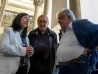 Henry Engler y José Mujica junto a la viuda de Viglietti, Lourdes Villafana. || PABLO PORCIUNCULA / AFP