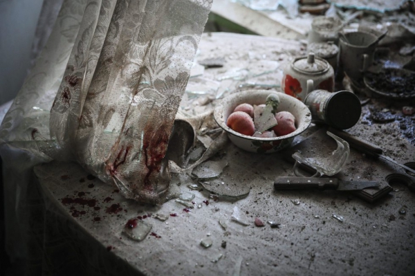 Una cocina en Donetsk, Ucrania, tras enfrentamientos entre soldados y milicias prorrusas. || SERGEI ILNITSKY / EPA (EFE)