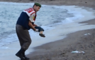 Portal 180 - La foto de un niño ahogado conmueve a Europa e ilustra drama de los migrantes
