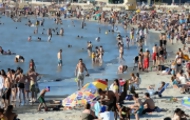 Portal 180 - Pese a incidencia del cáncer de piel, uruguayos van a la playa en la peor hora