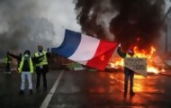 Portal 180 - Macron suspende subida de combustible para calmar a los “chalecos amarillos”