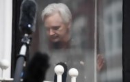 Portal 180 - Ecuador revocó asilo y Assange fue detenido en Londres