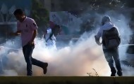 Portal 180 - Grupo de militares se subleva contra Maduro y Guaidó llama a toda la Fuerza Armada a sumarse