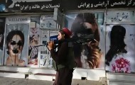 Portal 180 - La imagen de la mujer desaparece en las calles de Kabul