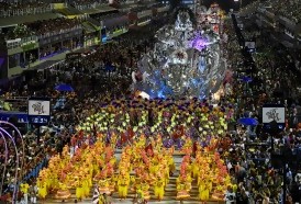 Portal 180 - El carnaval de Rio arrancó con todo su esplendor y un fuerte tono de protesta