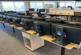 Portal 180 - Compañía tecnológica UKG donó 50 monitores a programas sociales para fines educativos