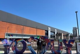 Portal 180 - Tres cruces shopping presenta su concurso “Impactá con tu arte” para intervenir el Landmark YOAMOUY