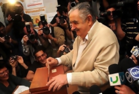 Portal 180 - Mujica votó temprano