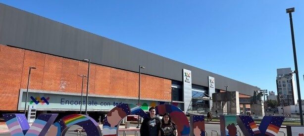 Portal 180 - Tres cruces shopping presenta su concurso “Impactá con tu arte” para intervenir el Landmark YOAMOUY