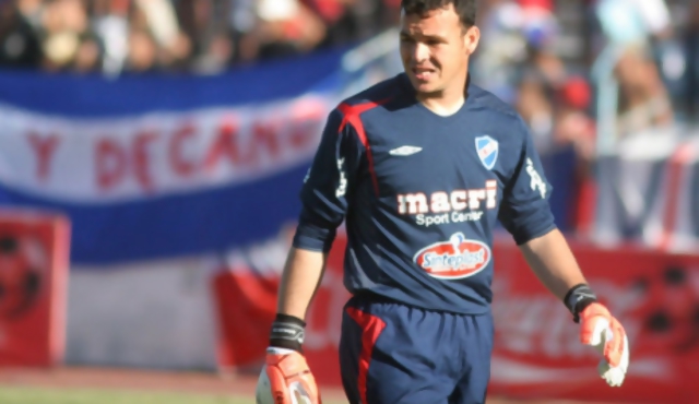 El arquero Viera pidió disculpas pero lo bajaron a Tercera  