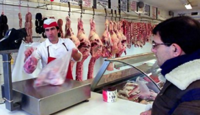 Baja 20% el cordero; discuten sobre la carne