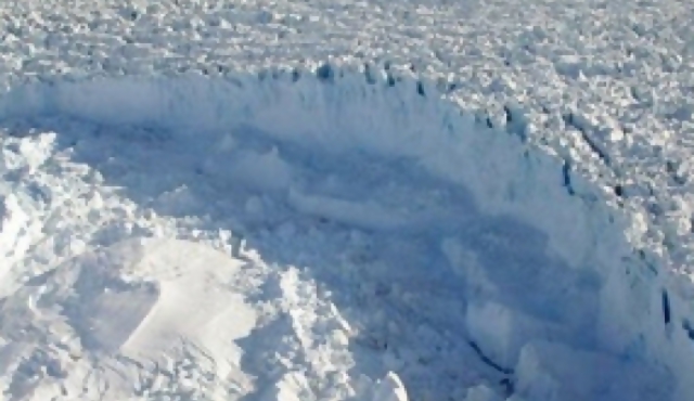 Iceberg gigante se desprende de glaciar en la Antártida  