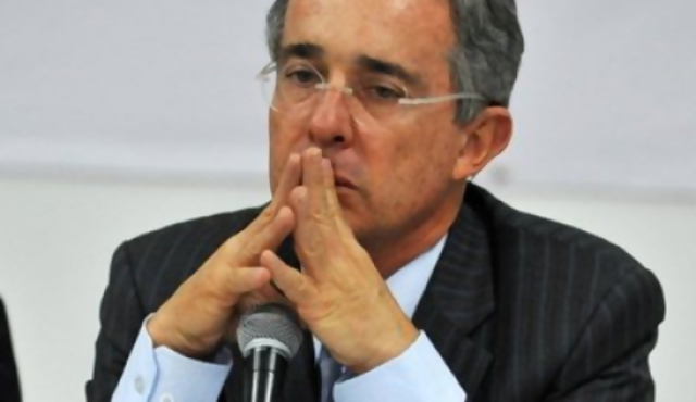 Contundente no a la reelección de Uribe