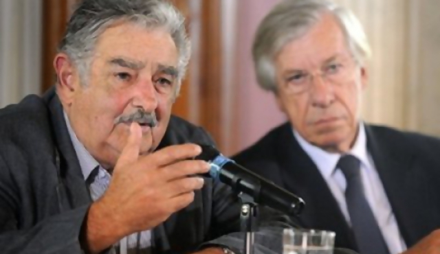 Mujica y Astori ya juraron y el nuevo presidente habla en el Parlamento