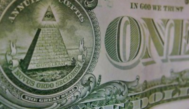 La referencia a Dios en el dólar es  declarada constitucional