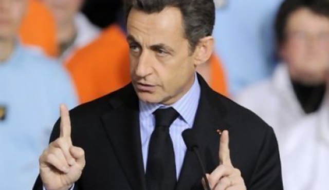 Nicolas Sarkozy viaja a EEUU para reunirse con Barack Obama, amigo y rival 