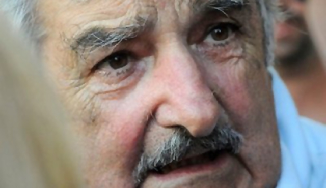 Mujica: “la garantía institucional la debe dar las Fuerzas Armadas”