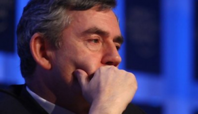 Líderes de principales partidos británicos se enfrentan en debate histórico