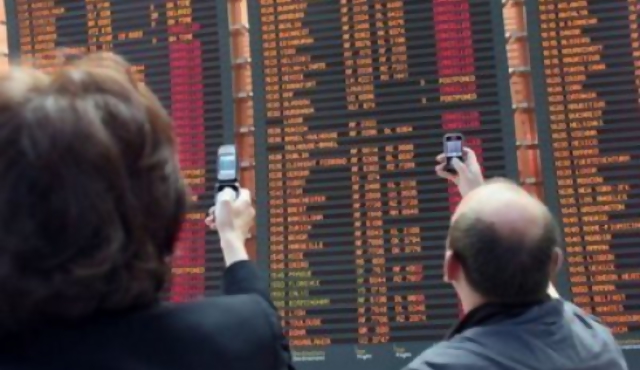  Las cenizas volcánicas toman altura y agravan parálisis del transporte aéreo  