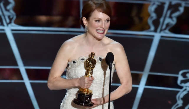 Hollywood salda su deuda con Julianne Moore