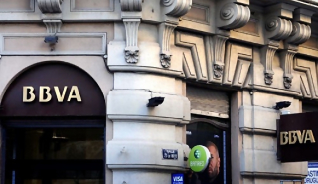 BBVA firma acuerdo con Credit 