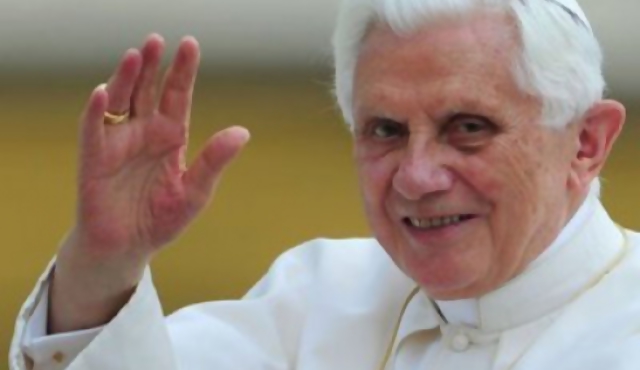 Papa visita Chipre