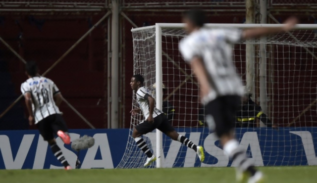 Corinthians toma la punta e Inter se acomoda
