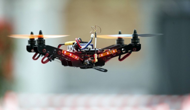 Autorizan a Amazon a probar drones para entregar paquetes