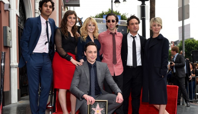 Hollywood da una estrella a Jim Parsons, Sheldon en “The Big Bang Theory”